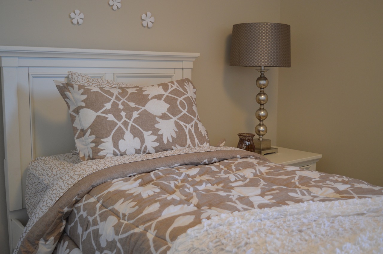 How to Pick the Ideal Bedroom Furniture for Small Rooms